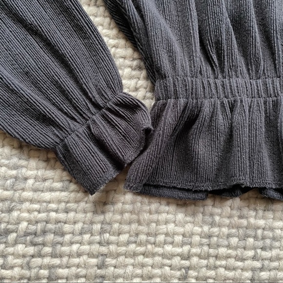 Zara Grey Ribbed Ruched Cropped Sweater Size Small - Picture 4 of 4